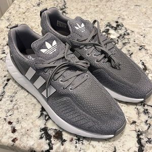 NWOB Men’s Adidas Originals Swift Run 22 Shoe, Grey, Size 11.5